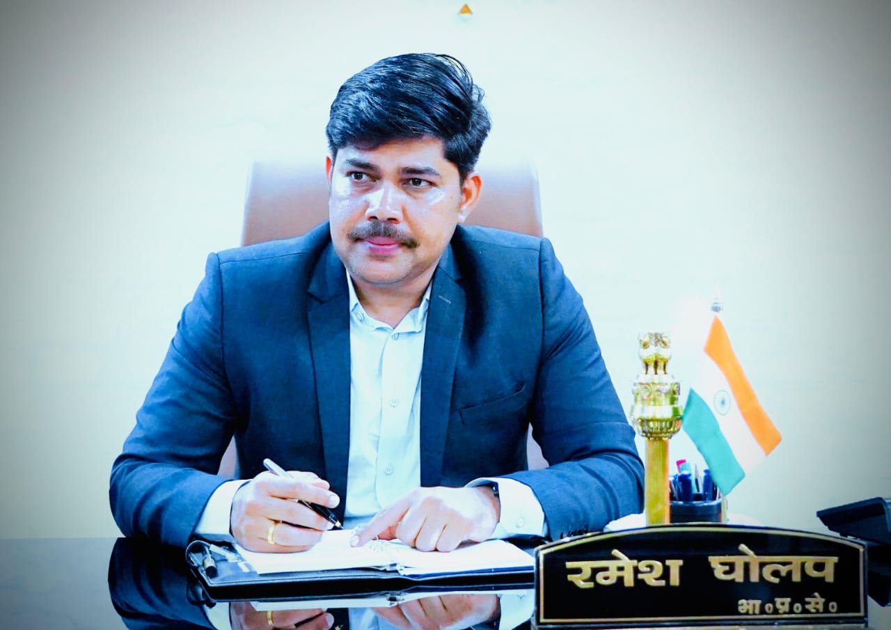 नीती आयोगाकडून चतरा जिल्ह्याला ‘आकांक्षी जिल्हा कार्यक्रमात’ देशात पहिले स्थान,  IAS रमेश घोलप यांच्या जिल्हाधिकारी कार्यकाळात जिल्ह्यात विविध विकासात्मक पातळ्यांवर उल्लेखनीय कामगिरी,  चतरा जिल्ह्याला मिळणार १० कोटी रुपयांचा पुरस्कार