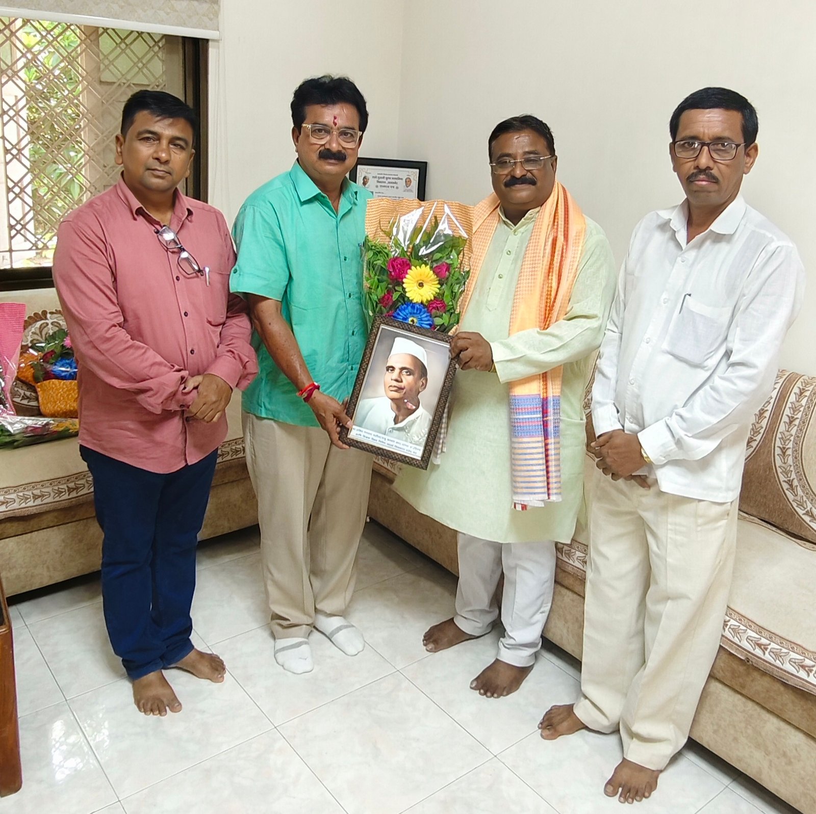 विज्ञान शिक्षक डी के पाटील यांचा सेवापुर्ती निमित्ताने सत्कार