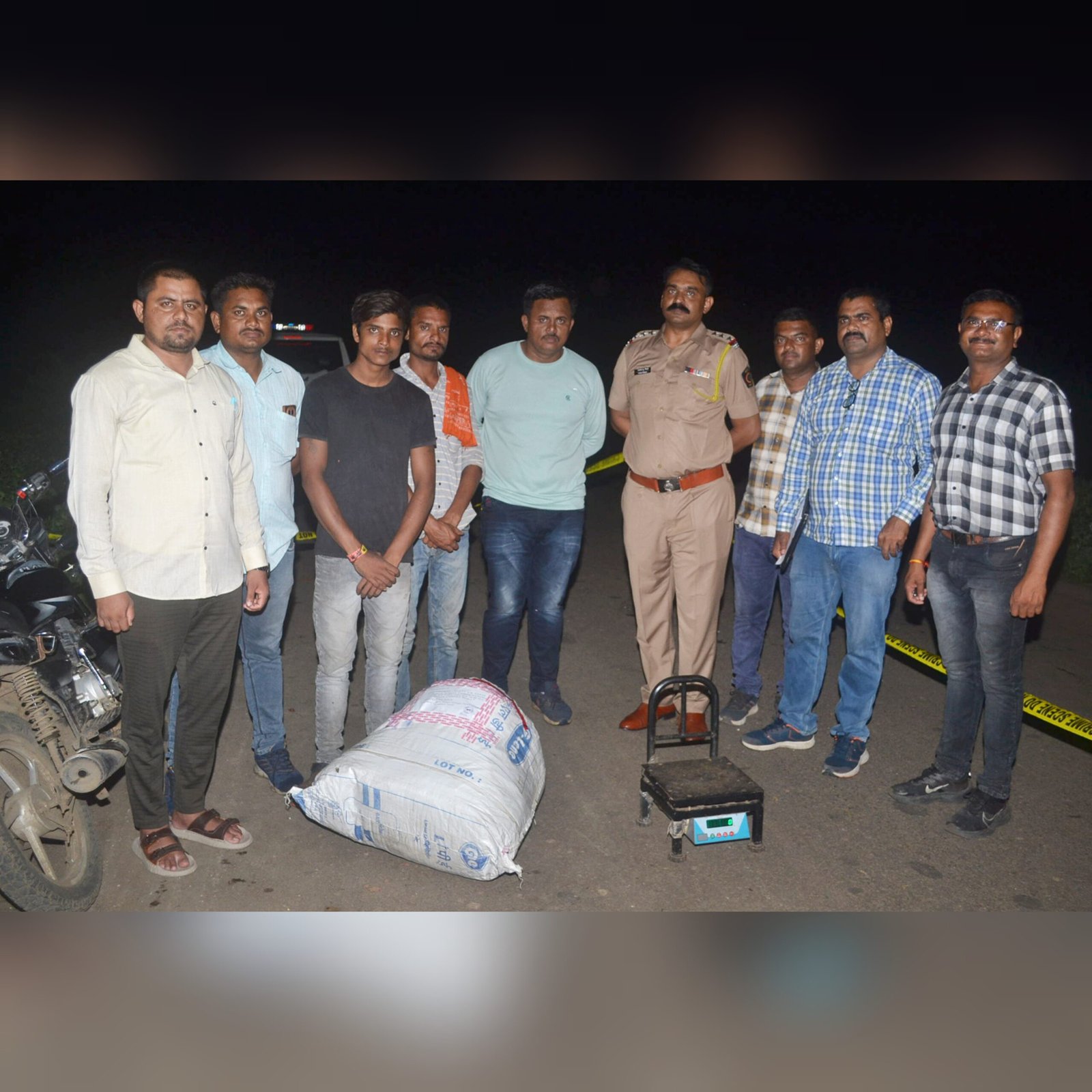 पोलीस निरीक्षक दत्तात्रय निकम यांच्या नेतृत्वाखालील अमळनेर पोलिसांचा दणदणीत छापा – जळोद गावाजवळ १५ किलो गांजा व दोन तस्कर जेरबंद!