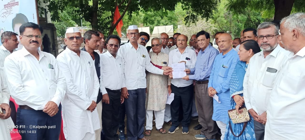 शेतकऱ्यांच्या हक्कासाठी महाविकास आघाडीचा ‘हल्ला बोल’;  माजी आमदार डॉ. पाटील,प्रा सुभाष पाटील यांच्या नेतृत्वात तीव्र आंदोलन!”