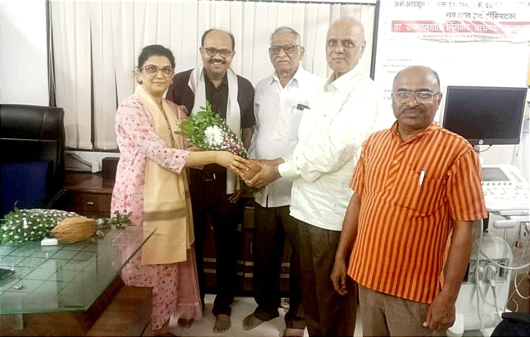 राष्ट्रीय डॉक्टर दिनानिमित्त डॉ.अंजली चौधरी व डॉ.विवेक चौधरी यांचा सत्कार* [ डॉ.कलाम पुस्तक भिशीतर्फे शहरातील डॉक्टरांचे हृद्य सत्कार ]