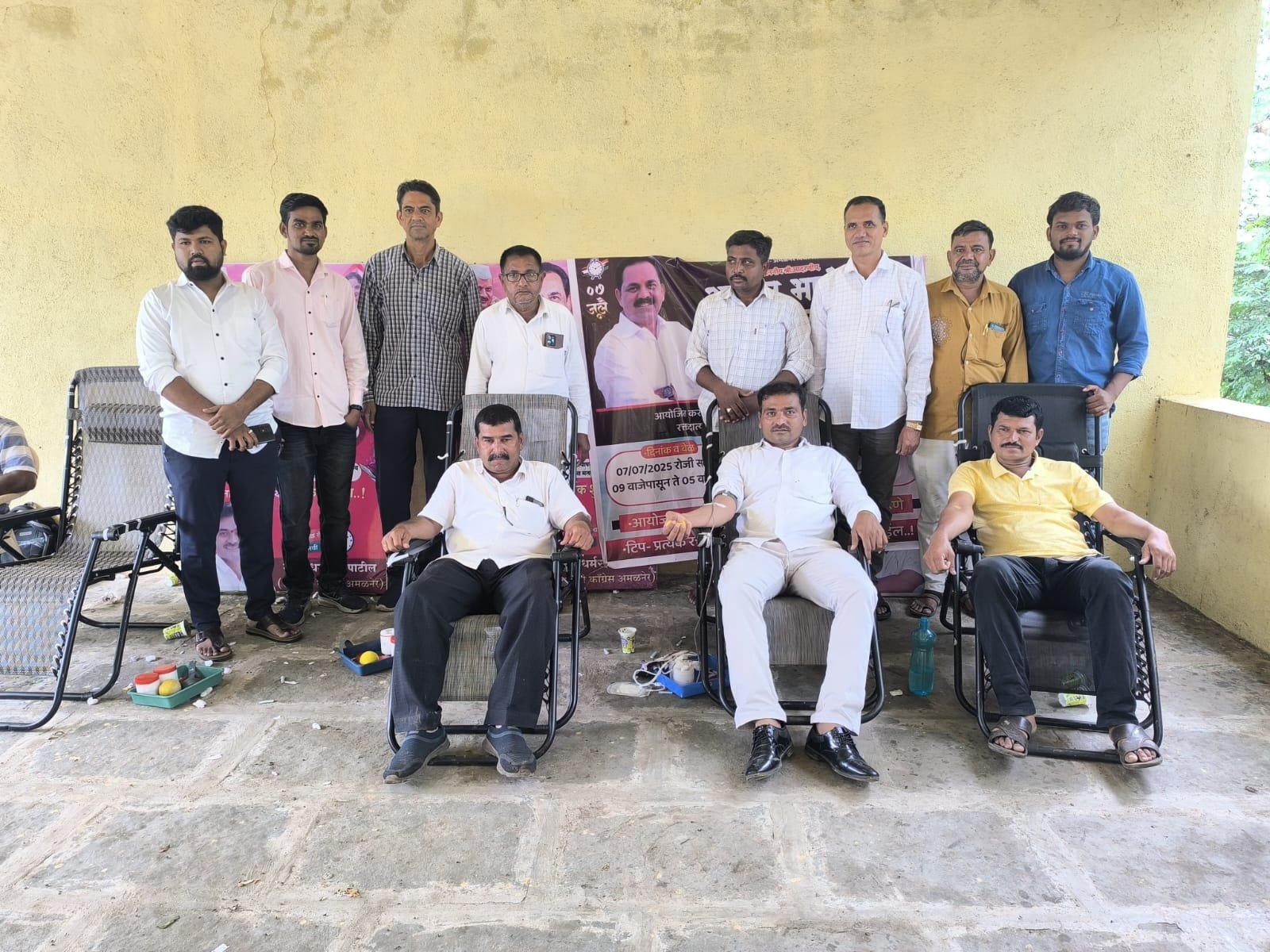 आमदार अनिल पाटील यांच्या वाढदिवसानिमित्त ग्रामिण भागातही रक्तदानाची चळवळ  बाम्हणे येथे रक्तदान शिबिरात ५०+ युनिट रक्त संकलित