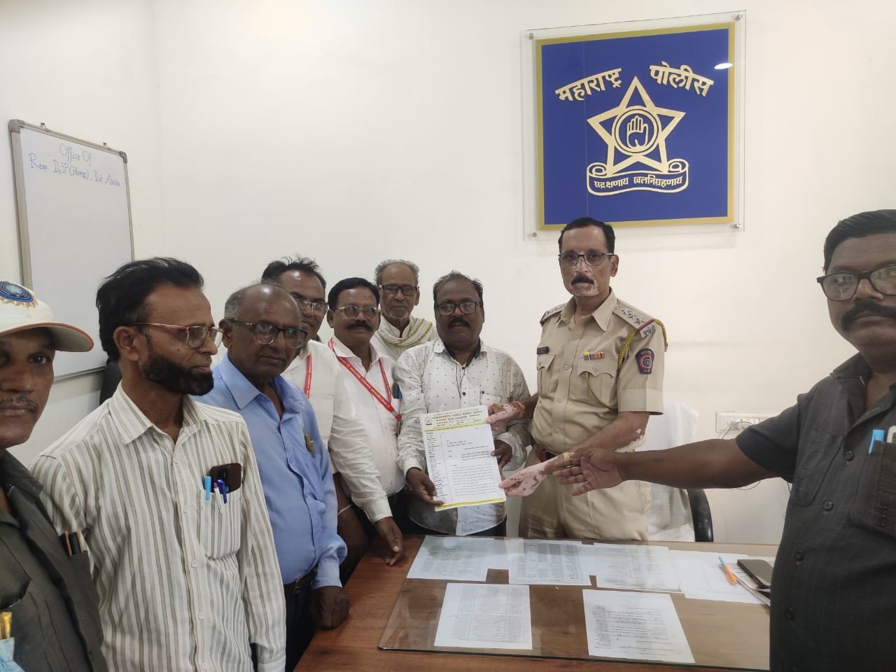 महिला पत्रकार स्नेहा बारवेवर खुनी हल्ला करणार्‍या बिल्डर मोरडेवर पत्रकार संरक्षण कायद्या अंतर्गत गुन्हे दाखल करा लोकस्वातंत्र्य पत्रकार महासंघाचे जिल्हा पोलीस अधिक्षकांना निवेदन