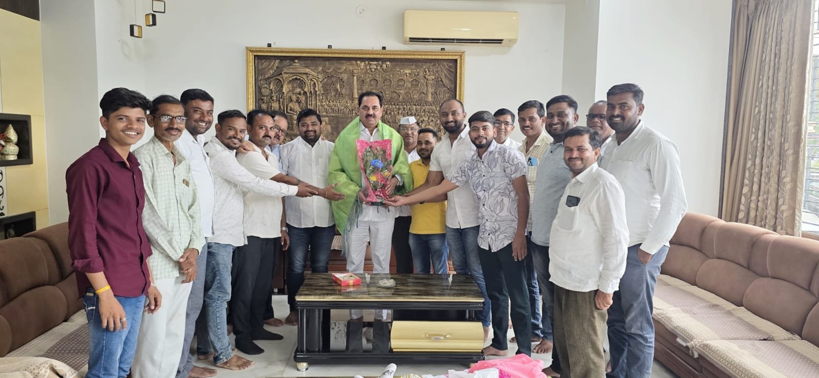 गुरूपौर्णिमेनिमित्त असंख्य युवकांची आमदार अनिल पाटील यांना वंदन भेट”  “आईवडिलांची सेवा करा, कुटुंब व आरोग्य सांभाळा आणि यशस्वी व्हा – आमदार अनिल पाटील यांचा युवकांना संदेश”