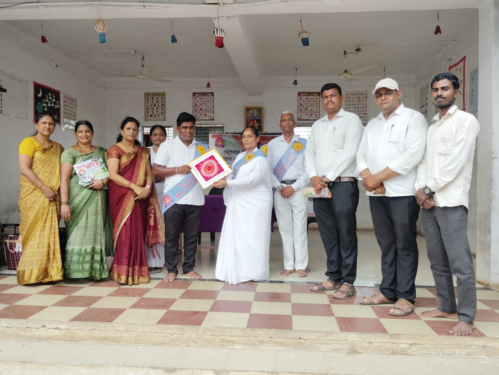 आत्मविश्वासाचा नवा प्रकाश — दिव्यांग विद्यार्थ्यांसाठी विशेष उपक्रमाचे यशस्वी आयोजन   दिव्यांग विद्यार्थ्यांसाठी विशेष प्रेरणादायी कार्यक्रम पारोळ्यात संपन्न  ब्रम्हाकुमारीज, महाराष्ट्र शासन आणि चामुंडा माता संस्थेचा संयुक्त उपक्रम