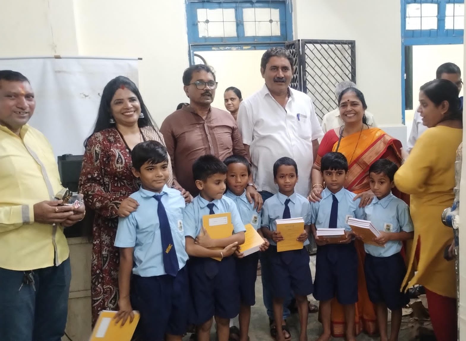 भाजपा कामगार नेते श्री गजानन नागे वाढदिवसाच्या निमित्ताने मोफत वह्या वाटप*