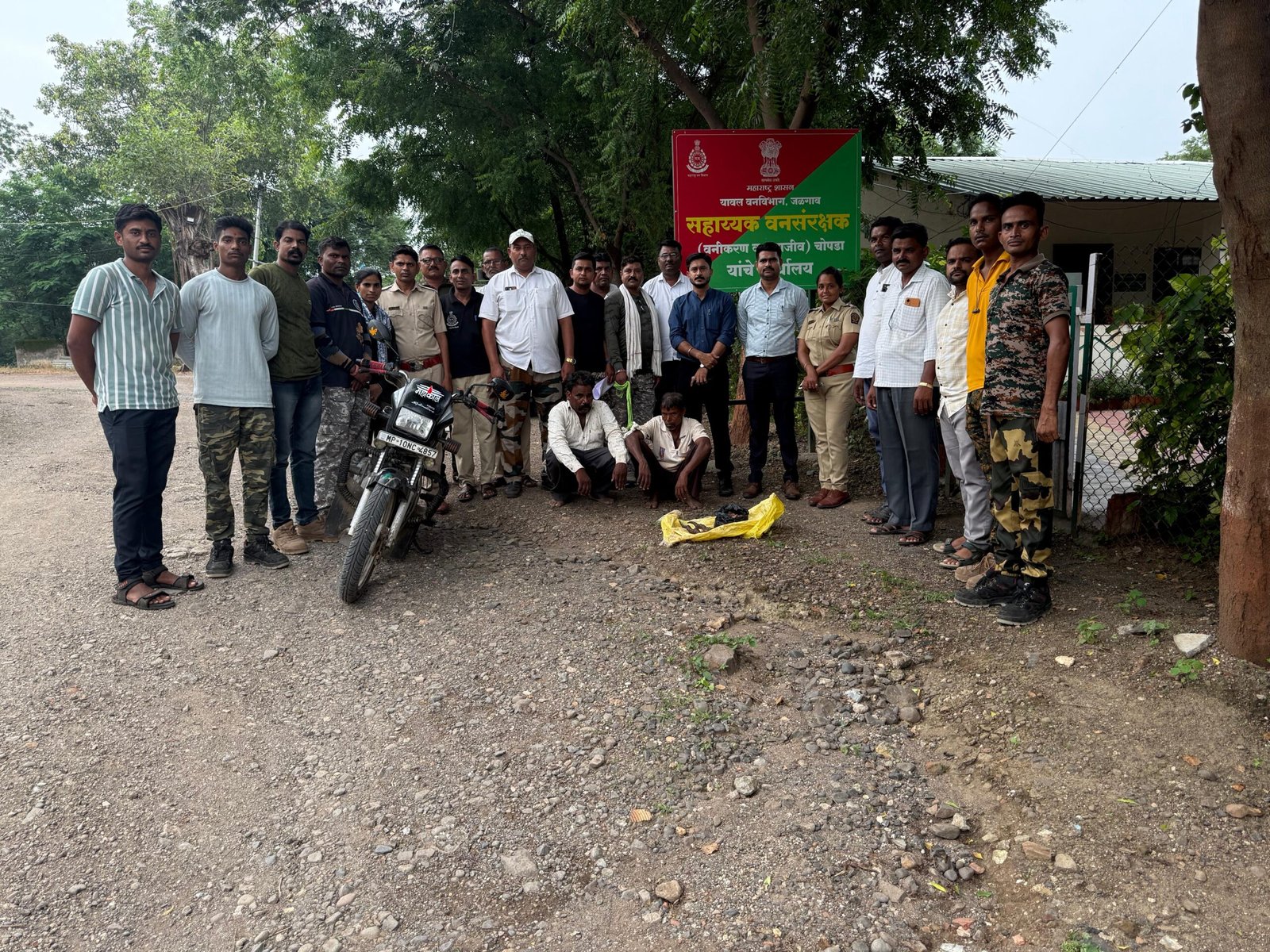 वन्यजीव शिकार प्रकरणी वनविभागाच्या धाडीत २ शिकारी ताब्यात*