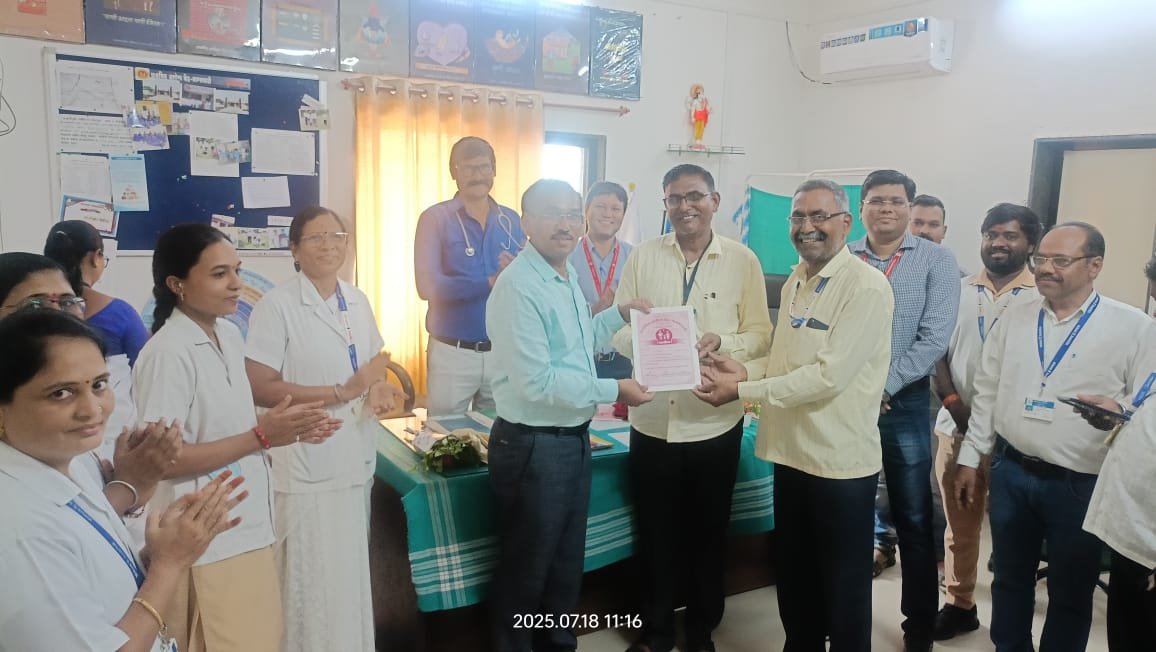 जिल्हा व तालुका आरोग्य अधिकाऱ्यांची तामसवाडी प्रा.आ. केंद्रास भेट – उत्कृष्ट आरोग्य सेवांचा आढावा व सत्कार सोहळा