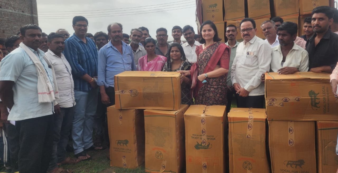 अखेर मंगरूळ येथे लाभार्थ्यांना झाले सन्मानाने भांडे वाटप  आमदार अनिल पाटील यांनी लक्ष घातल्याने झाले कामगारांचे समाधान