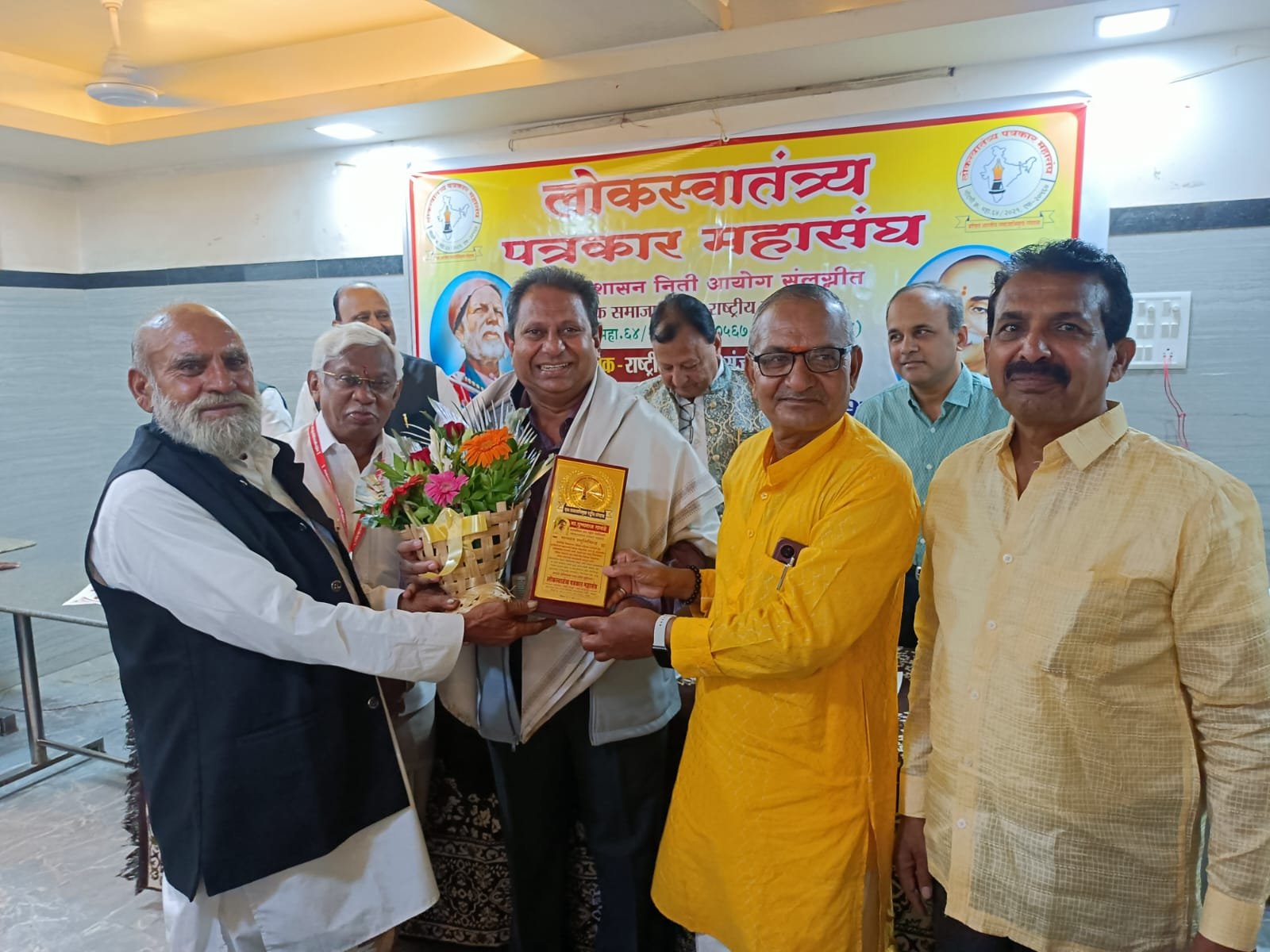 लोकस्वातंत्र्य म्हणजे खऱ्या कर्तृत्वाने राज्याबाहेर जाऊन पोहचलेला पत्रकार महासंघ..! पुष्पराज गावंडे*  *लोकस्वातंत्र्यच्या चळवळीत बुलढाण्याची ताकद उभी करू …..जगदिश अग्रवाल*  *दमाणीच्या सभापती शुक्ल यांना “लोकस्वातंत्र्य समाजरत्न जीवन गौरव पुरस्कार!*