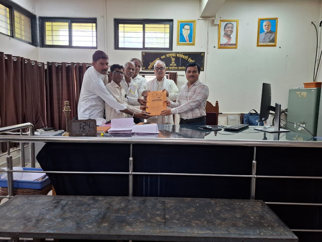 जमिनीच्या वादाचे सलोखा योजनेअंतर्गत यशस्वी निराकरण; २५ वर्षांचा वाद मिटवून शेतकऱ्यांना दिलासा*