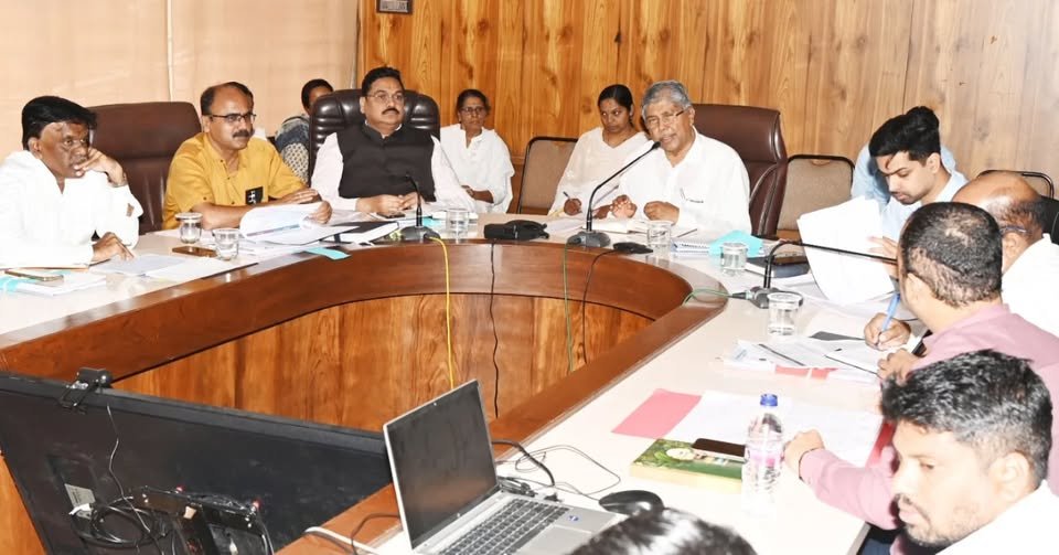 जिल्हा वार्षिक योजनेतील कामे कालमर्यादा आखून पूर्ण करा – पालकमंत्री चंद्रकांत पाटील यांचे निर्देश*
