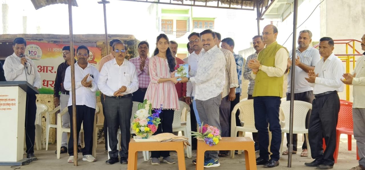 मनाची स्वच्छता करा, स्वप्नं पहा व यशाचे शिखर गाठताना सातत्य ठेवा – विभागीय आयुक्त विशाल मकवाने