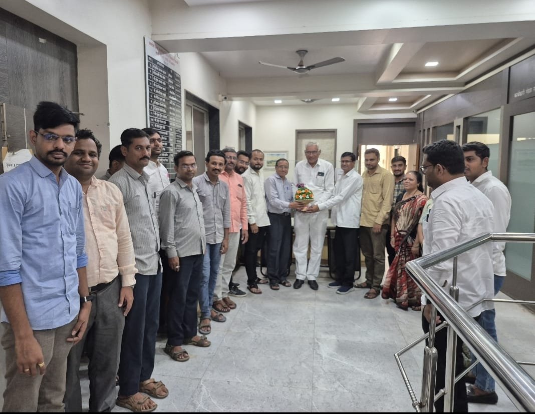 “जिल्हा शिक्षक पतसंस्थेच्या संचालकपदी धरणगावचे डी.एस. पाटील विराजमान”