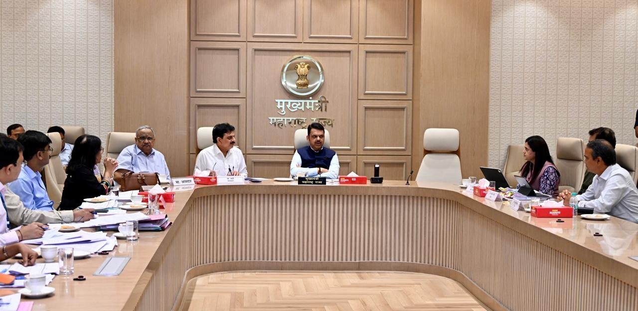 वस्त्रोद्योग क्षेत्रामध्ये सौर ऊर्जेच्या वापरासाठी समिती स्थापन करावी- मुख्यमंत्री देवेंद्र फडणवीस यांचे निर्देश  मुख्यमंत्र्यांच्या अध्यक्षतेखाली वस्त्रोद्योग विभागाची आढावा बैठक