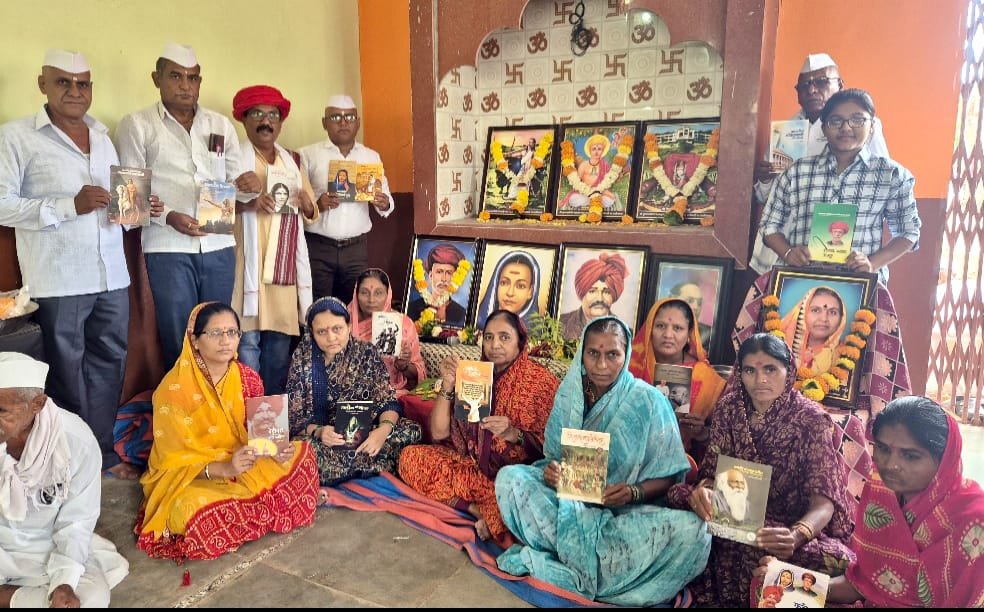 दस्केबर्डीत प्रथमच सत्यशोधक पद्धतीने दशपिंड व गंधमुक्ती कार्यक्रम !…  सर्व बहुजनांनी सत्यशोधकाची कास धरा व बोरसे कुटुंबियांचे क्रांतिकारी अभिनंदन : डॉ.सुरेश झाल्टे  सत्यशोधक पद्धतीने विधी करणे ही काळाची गरज : पी डी पाटील ( जिल्हाध्यक्ष सत्यशोधक समाज संघ )