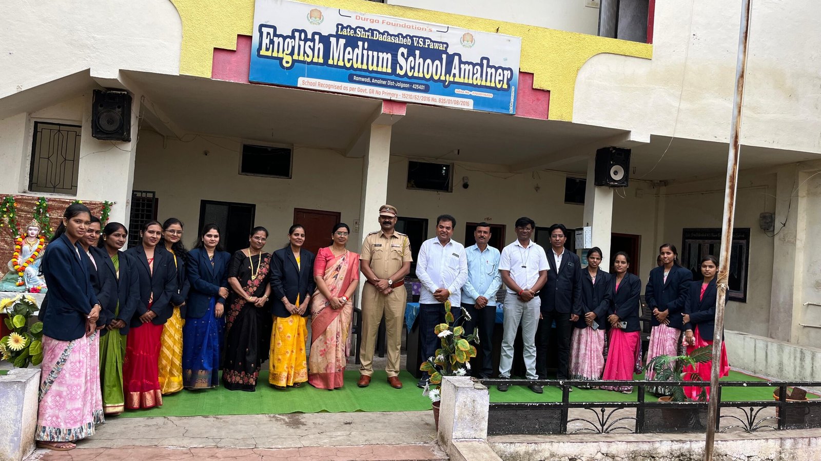 व्ही. एस. पवार इंग्लिश मीडियम स्कूल मध्ये विद्यार्थ्यांचा “पदग्रहण सोहळा”उत्साहात संपन्न*