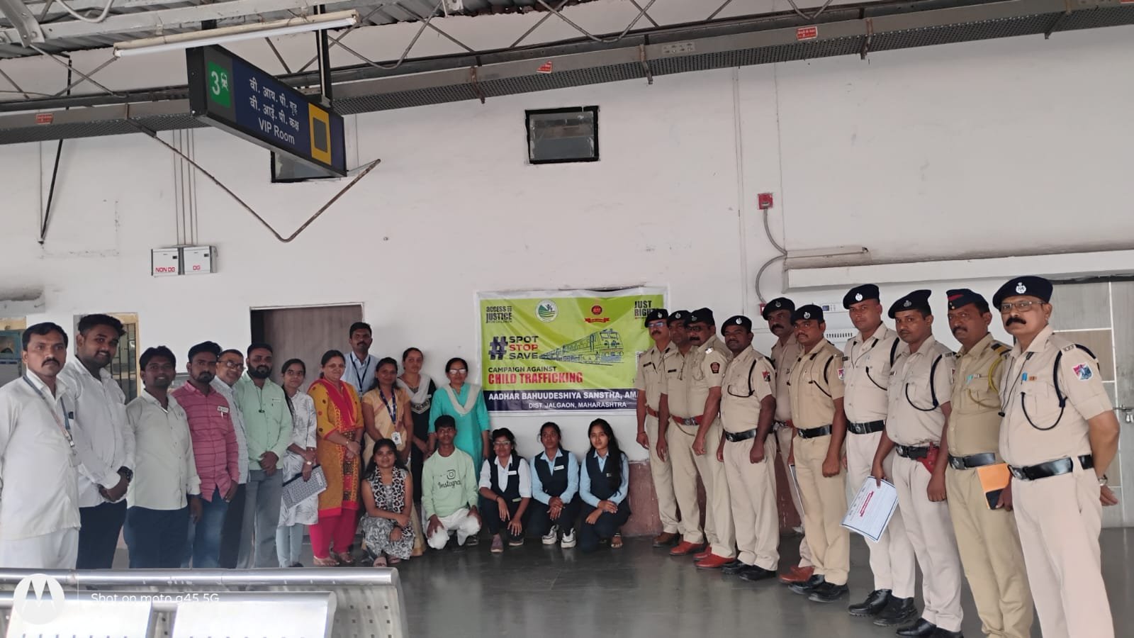 विश्व मानवी तस्करी विरोधी दिवस’ जळगाव जिल्ह्यात जनजागरण कार्यक्रम , आरपीएफ अधिकारी यांचा विशेष सत्कार