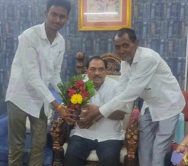 युवा नेतृत्वाची जोरदार घडामोड! दीपक पाटील यांची आ. एकनाथ खडसे यांच्याशी राजकीय चर्चा