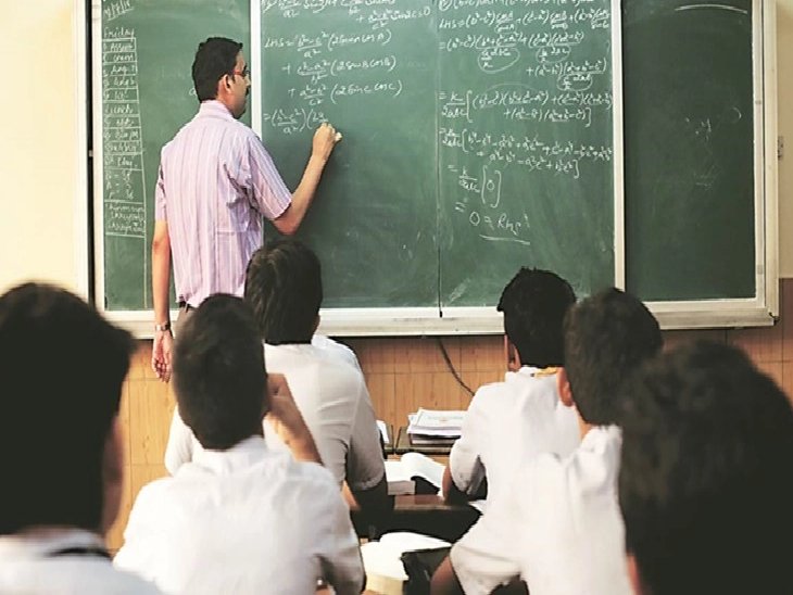 वेदना शिक्षकांच्या: पिढ्या घडवणाऱ्या खऱ्या शिक्षणसेवकांची उपेक्षित कहाणी