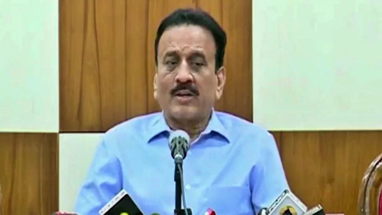 पाडळसरे (निम्न तापी) सिंचन प्रकल्पाचा केंद्र शासनाच्या प्रधानमंत्री कृषी सिंचाई योजनेत समावेश. 859.22 कोटी रुपयांचा निधी मंजूर* :- जलसंपदा मंत्री गिरीश महाजन यांची माहिती. ————————————– *उत्तर महाराष्ट्रातील शेतकऱ्यांसाठी जल सिंचनाचा क्रांतिकारी निर्णय ठरणार*