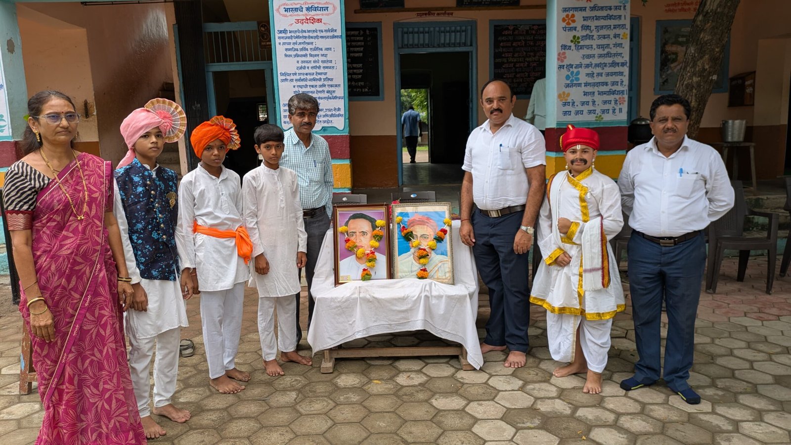सार्वजनिक विद्यालयात लोकशाहीर अण्णाभाऊ साठे* *यांची जयंती व लोकमान्य टिळक यांची पुण्यतिथी निमित्त कार्यक्रमाचे आयोजन*