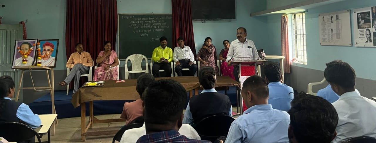 समाजकार्य महाविद्यालयात लोकशाहीर अण्णा भाऊ साठे जयंती अभिवादन व लोकमान्य टिळक पुण्यतिथी निमित्ताने व्याख्यान संपन्न…