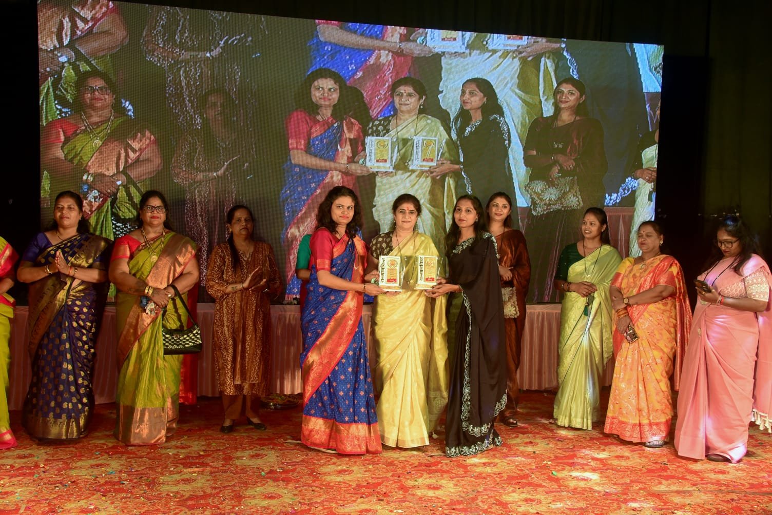 मातृशक्तीच्या आरोग्यासाठी समर्पित सेवा!” – हर्षाली व हर्षदा पाटील यांना शालिनीताई ठाकरे यांच्या हस्ते राज्यस्तरीय सन्मान