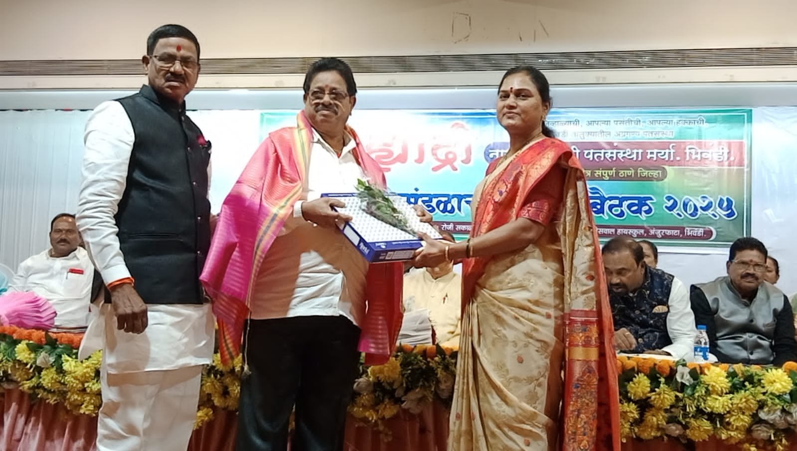 सहकार म्हणजे एकमेकांच्या खांद्यावर हात ठेवून पुढे जाणे होय- विश्वास थळे माणसाच्या आयुष्यामध्ये जर त्याच्या जीवनाची प्रगती करायची असेल तर सहकारा शिवाय तरणोपाय नाही-शिवाजीराव शिंदे सह्याद्री नागरी पतसंस्थेची 33 वी वार्षिक सर्वसाधारण सभा मोठ्या उत्साह पूर्ण वातावरणात संपन्न!