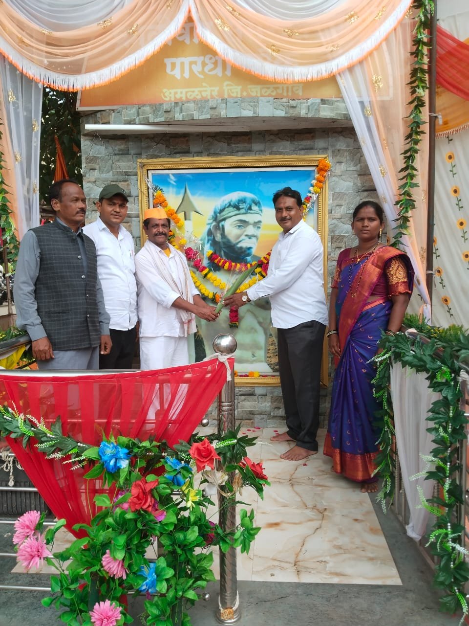 आदिवासी दिवसानिमित्त क्रांतिकारक पारधी समाजाचे समशेर सिंग यांना अभिवादन