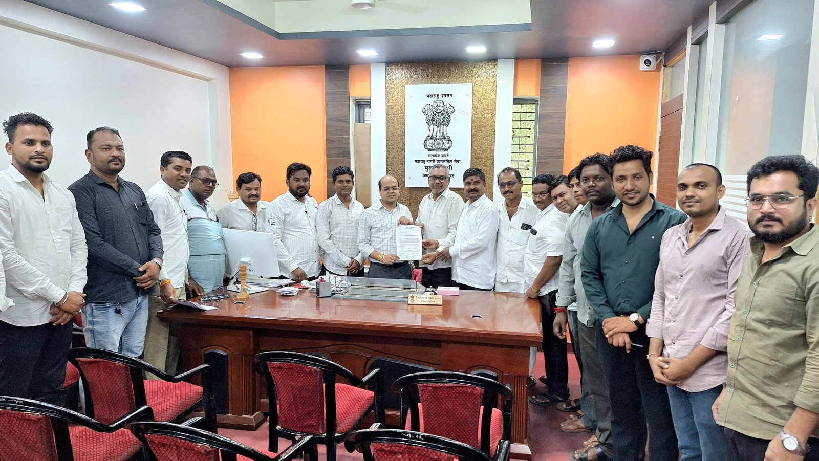 करवाढ, शास्ती व लोकवर्गणी रद्द करा –मा. आमदार शिरीषदादा मित्र परिवाराचे मुख्याधिकाऱ्यांना निवेदन  , १५ ऑगस्टपर्यंत निर्णय न घेतल्यास १७ पासून तीव्र आंदोलनाचा इशारा