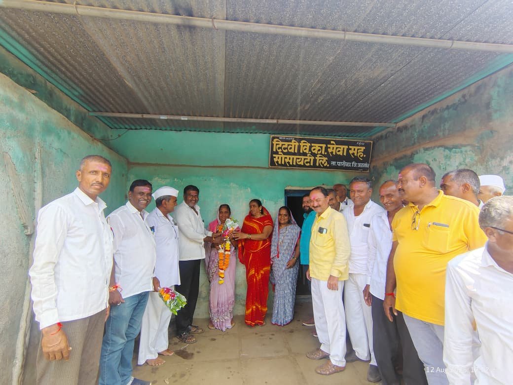 टिटवीत सिंधुबाई माळी यांची चेअरमनपदी बिनविरोध निवड; ग्रामस्थांच्या उपस्थितीत जल्लोष