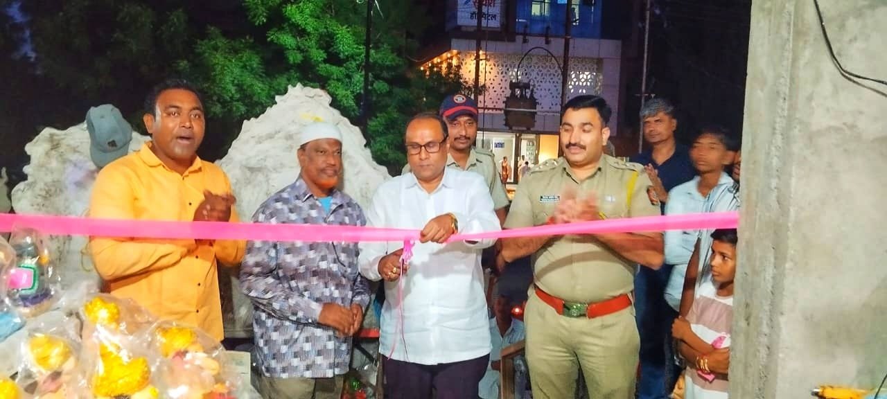 भक्ती, उत्साह आणि कला यांचा संगम! स्वामी समर्थ गणपती मूर्ती स्टॉलचे अमळनेरात भव्य उद्घाटन