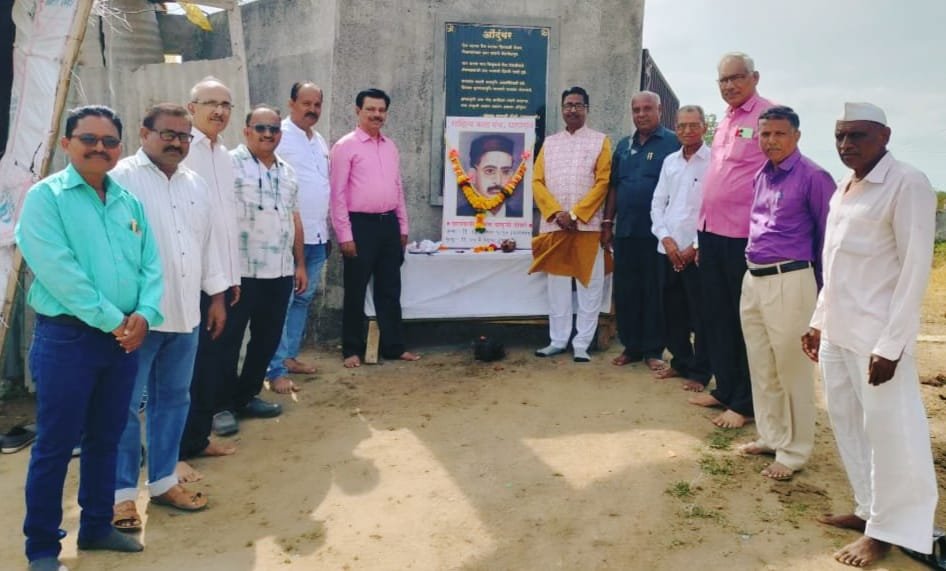 साहित्य कला मंचतर्फे बालकवी जयंती साजरी :  स्मारकाची पाहणी : नवीन उपक्रमांचे नियोजन :