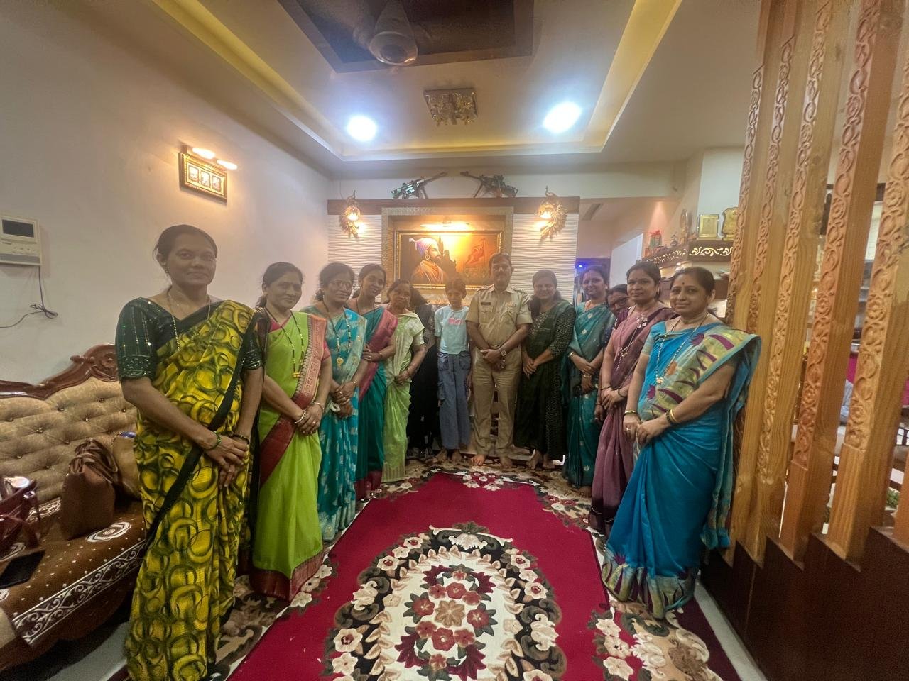 मायेची सावली, आपुलकीचा सुवास – डिवायएसपी वासुदेव देसले व सुषमाताईंचा गजानन परिवाराचा केला सन्मान