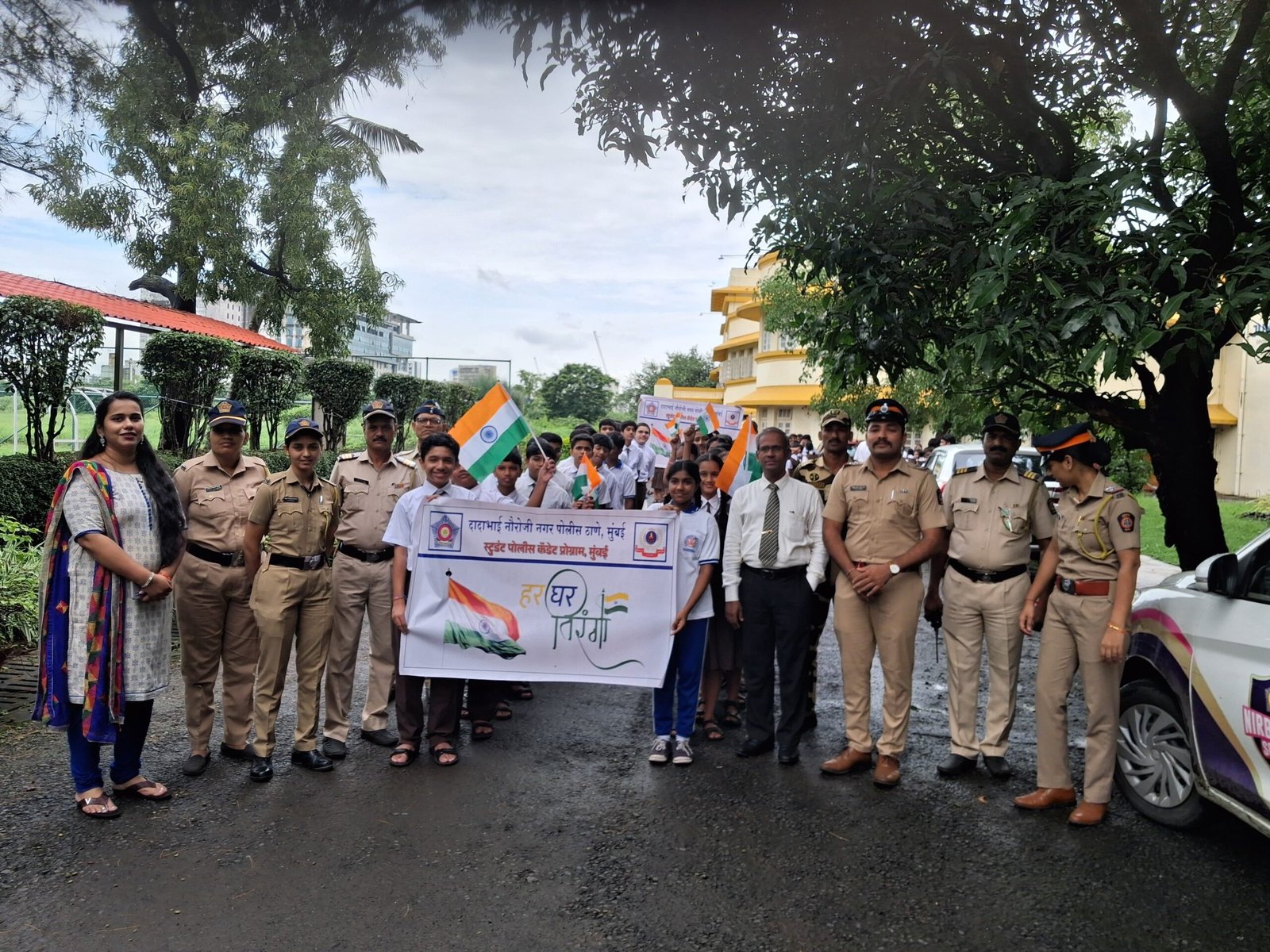 हर घर तिरंगा अभियानांतर्गत अंधेरीत विद्यार्थ्यांची तिरंगा रॅली