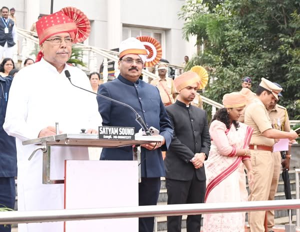 जिल्ह्याचा शाश्वत विकास साधण्याची पालकमंत्री चंद्रकांत पाटील यांची स्वातंत्र्यदिनी ग्वाही*