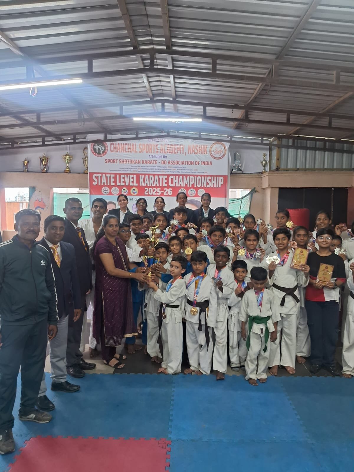 ६वी राज्यस्तरीय ओपन कराटे स्पर्धेत अमळनेरच्या खेळाडूंचे घवघवीत यश…*