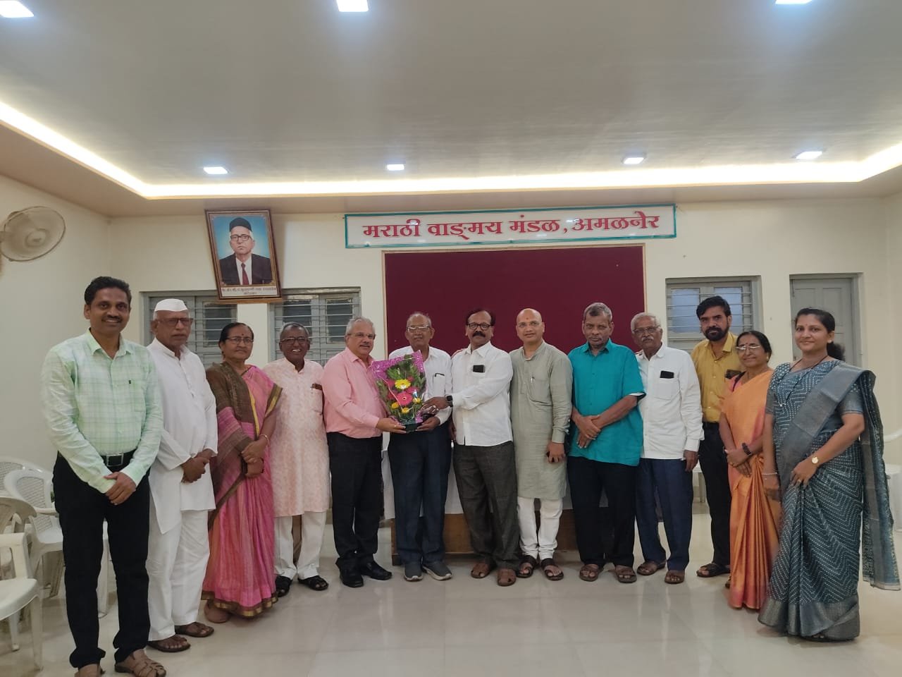 ज्ञान, सेवा आणि समाजकारणाचा त्रिवेणी संगम  विजय जगन्नाथ बोरसे यांचा मराठी वाड्‌मय मंडळात मानाचा सत्कार!