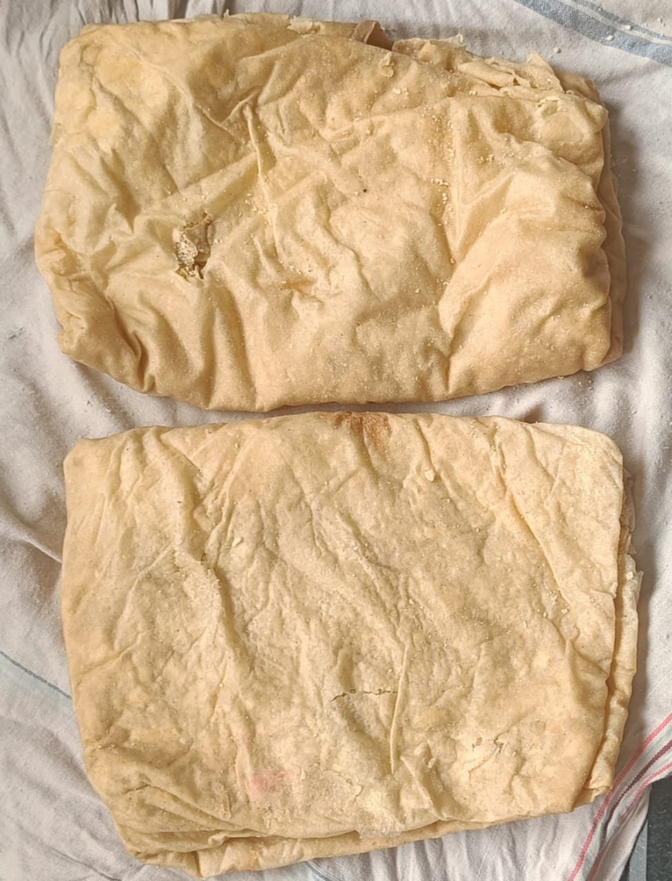 “संसारातल्या संघर्षाला गोडवा आणणारी – आईची पुरणपोळी”