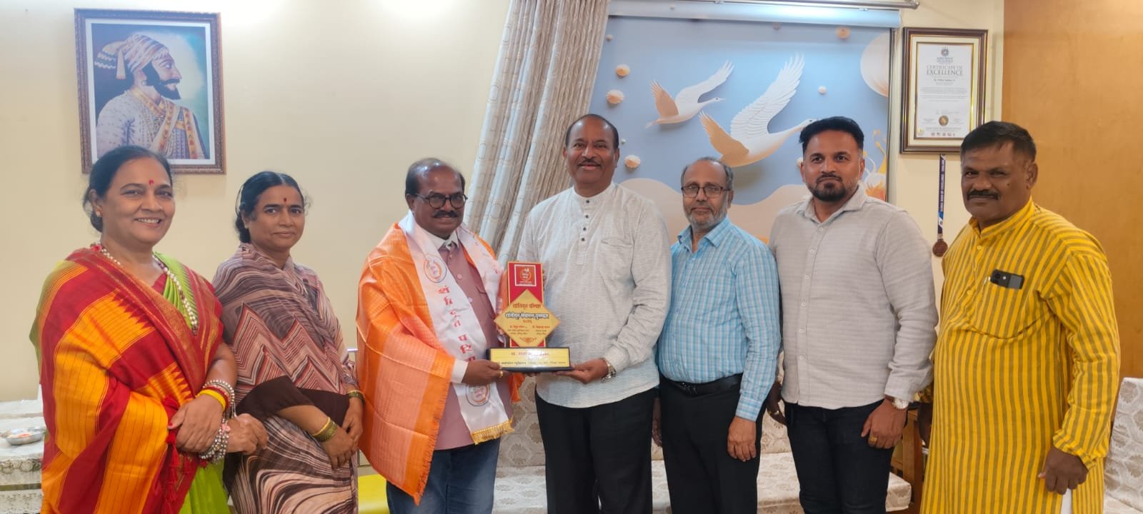 ४२ वर्षांच्या पत्रकारितेच्या वाटचालीला मानाचा सन्मान – राजा माने यांना “शांतीदूत” पुरस्कार