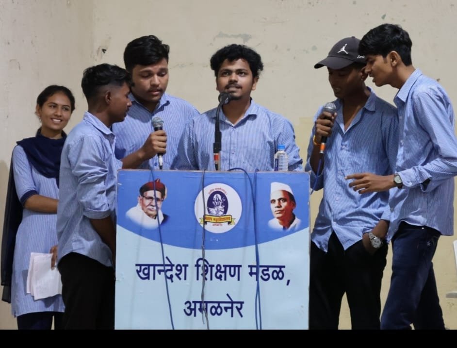 देशभक्तीपर गीत गायन स्पर्धेत विद्यार्थ्यांचा उत्स्फूर्त सहभाग*