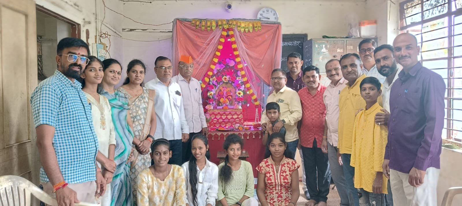 सावित्रीबाई फुले माध्यमिक व उच्च माध्यमिक विद्यालयात श्रीं ची स्थापना*……