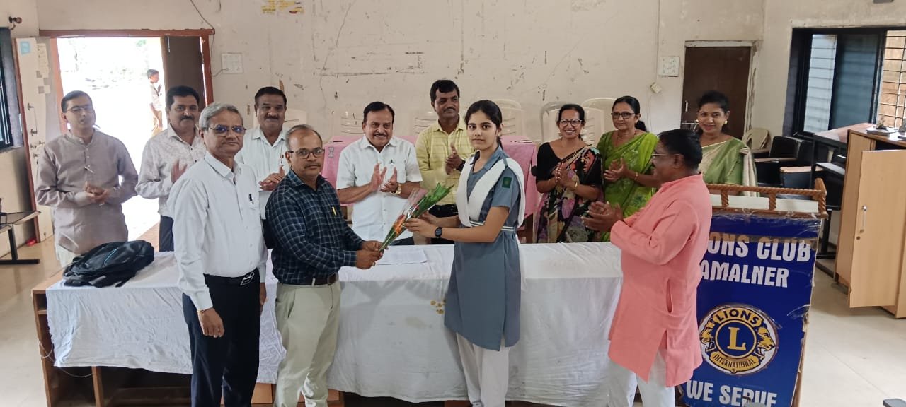 साने गुरुजी कन्या हायस्कूलची रिया योगेश जाधव विज्ञान मेळाव्यात प्रथम