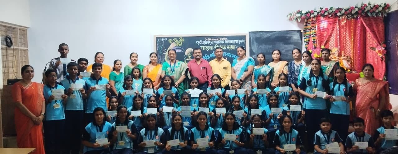 पालक- शिक्षक संघातर्फे ए.टी. झांबरे माध्यमिक विद्यालयात शिक्षक व विद्यार्थ्यांचा गुणगौरव सोहळा संपन्न*.