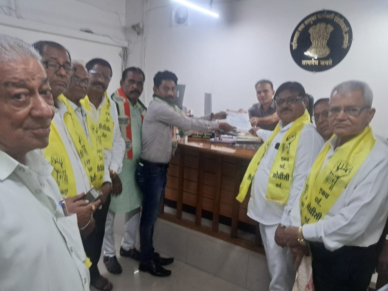 अमळनेर येथे हैदराबाद गॅझेटिअर’वरून ओबीसी बांधव आक्रमक*  ओबीसी प्रवर्गात मराठा समाजाची बेकायदेशीर घुसखोरी थांबविण्याबाबत प्रांतांना दिले निवेदन