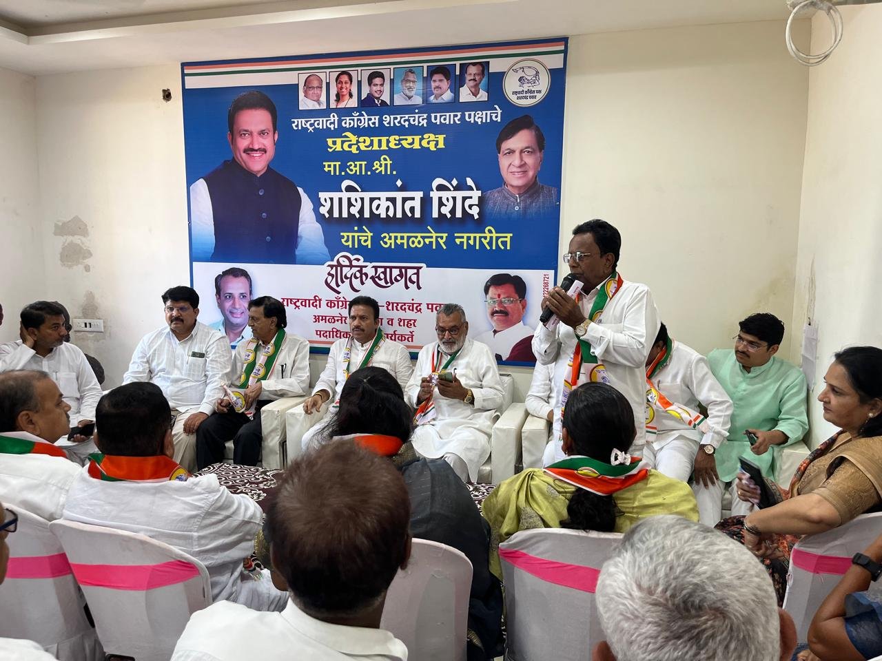 अमळनेरात महाविकास आघाडीच्या वतीने राष्ट्रवादी काँग्रेस शरदचंद्र पवार पक्षाचे प्रदेशाध्यक्ष शशिकांत शिंदे यांचा जंगी सत्कार