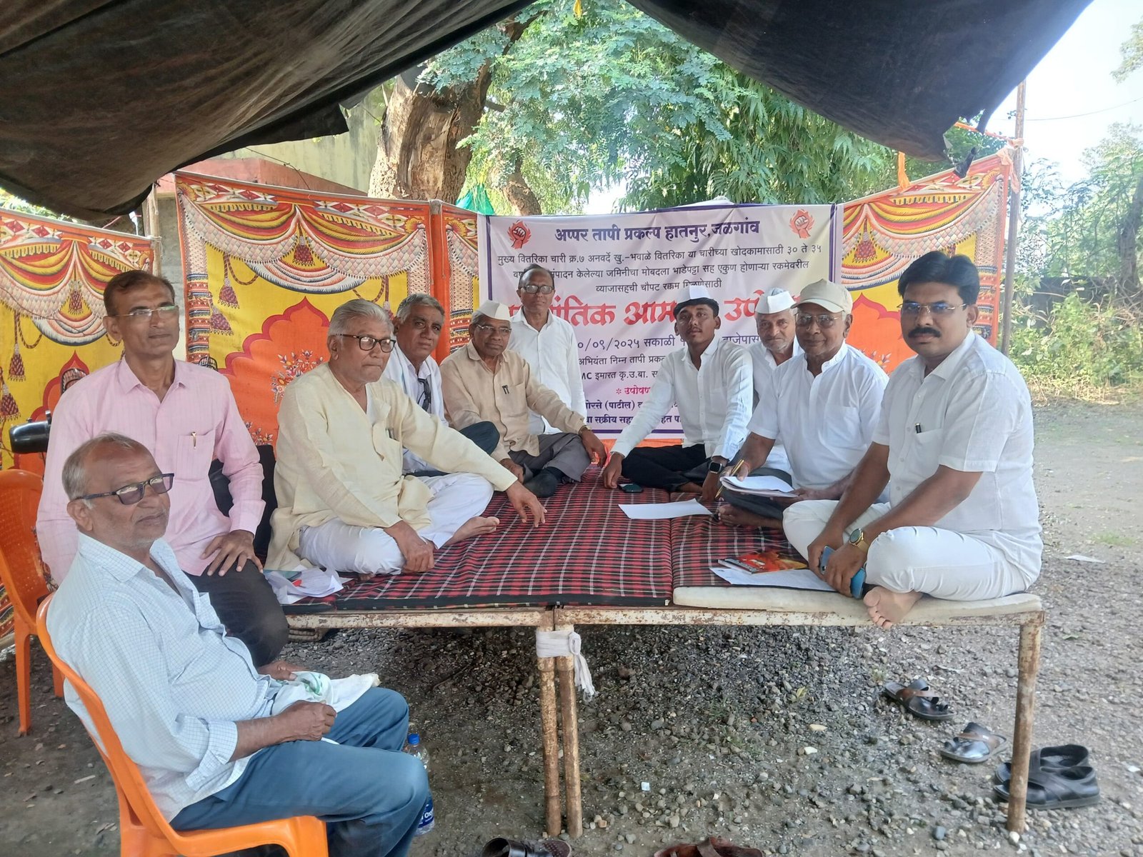 हतनूर प्रकल्प पीडित शेतकऱ्यांचा न्यायासाठी लढा तीव्र,  अनवर्दे शेतकऱ्यांचा प्रश्न ऐरणीवर – उपोषणाला जनसमर्थन वाढले , पाडळसरे धरण जन आंदोलन समिती शेतकऱ्यांच्या पाठीशी