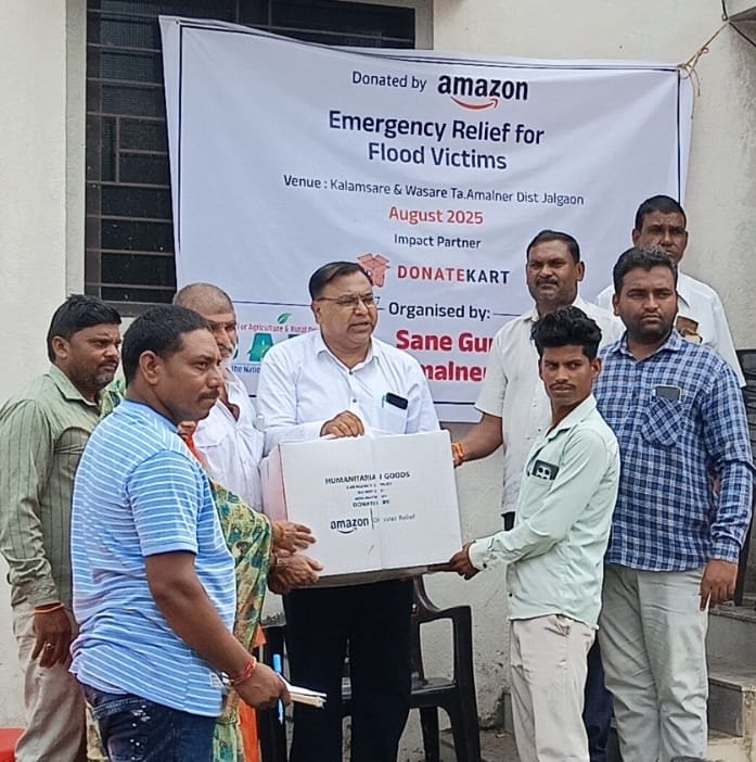 वासरे व कळमसरे येथील पूरग्रस्तांना शेल्टर कम हायजीन किट्स वाटप  कार्ड जालना आणि साने गुरुजी फाउंडेशन अमळनेर यांचा संयुक्त उपक्रम