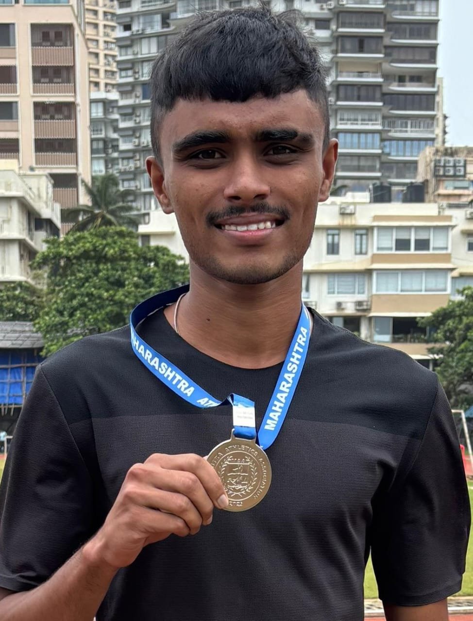 राज्यस्तरीय ॲथलेटिक्स स्पर्धेत स्टीपलचेस मध्ये शुभम डापके यास रौप्यपदक :*